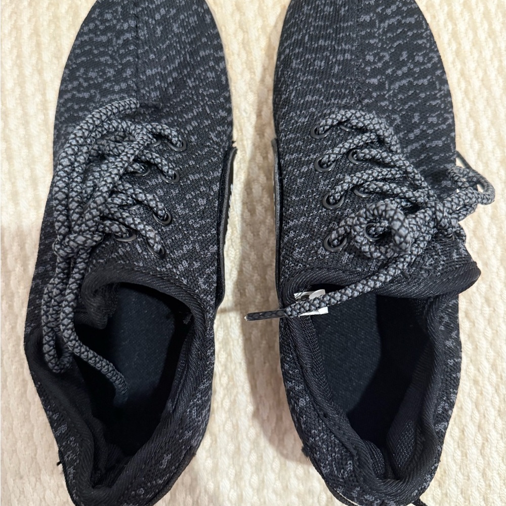 Sneakers with light-up sole